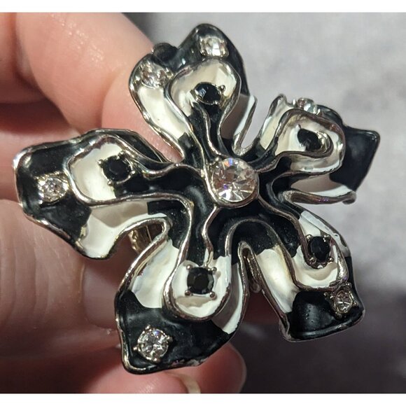 Chunky Floral Black And White Stretch Statement Ring Size 6 1/2 - Picture 15 of 16